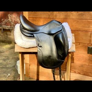 STUNNING CWD SE05 17.5” Monoflap Dressage Saddle